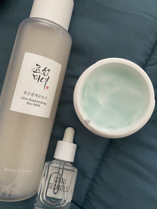 Tónico + creme rosto + creme olhos. Oferta acessórios