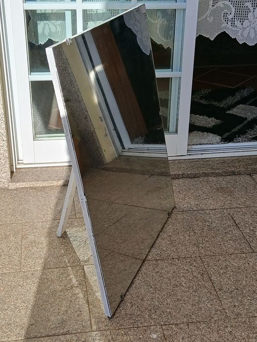 Vendo ESPELHO GRANDE com apoio traseiro. Possibilidade de entrega