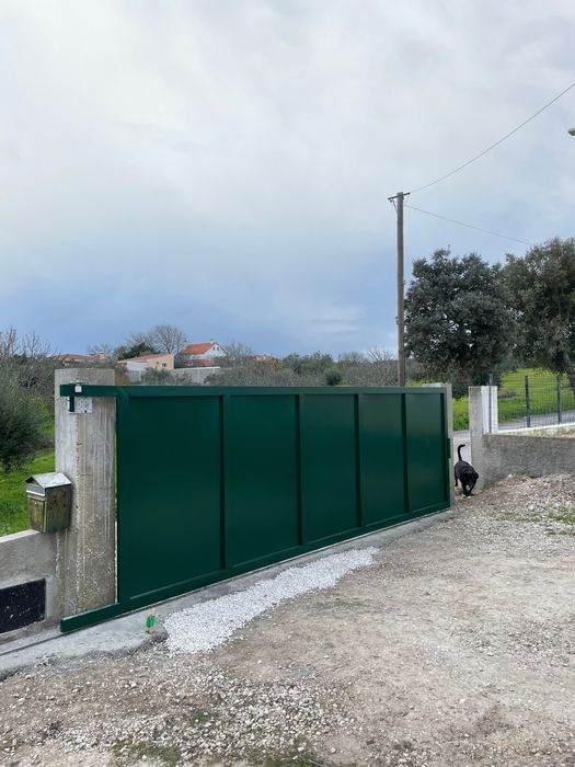 Portão fábricado há medida