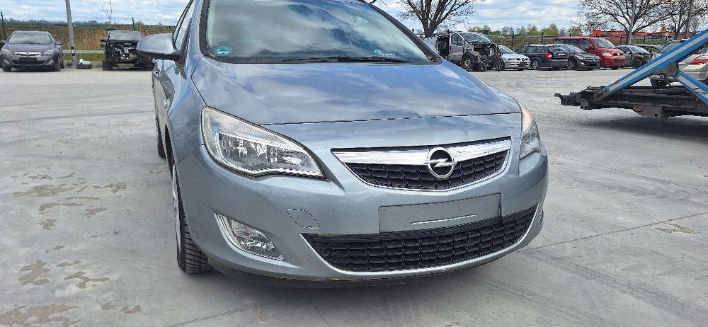 Kompletny przód Opel Astra J 1.7 CDTi kod lakieu Z179