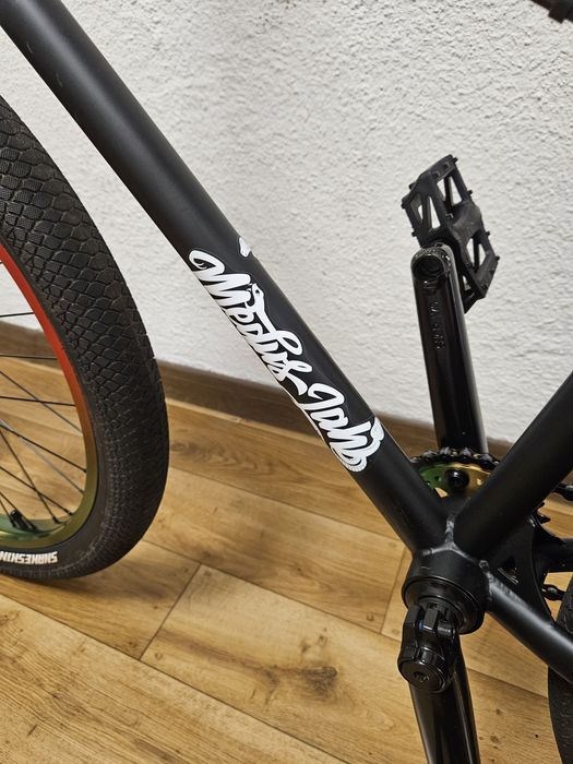 Rower dirt, street, wheelie