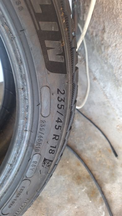 MICHELIN 235/45 R18