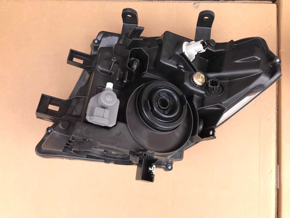 Фара фари Фары Nissan Navara D40 Pathfinder (04-07)