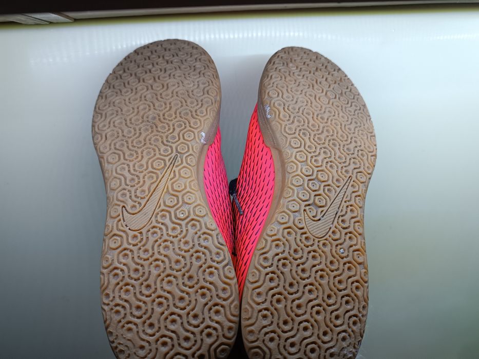 Футзалки 42.5  nike bravatax ii ic