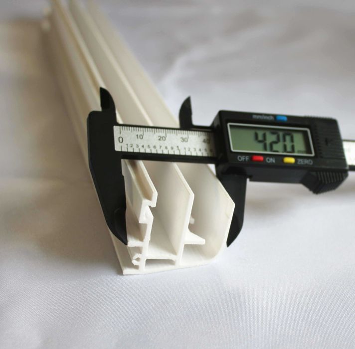 Prowadnica rolety w kamperze, przyczepie kempingowej.