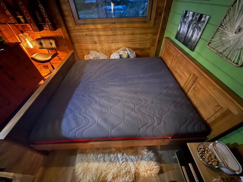 Cama de Casal em Carvalho Maciço + Colchão Premium (Quase Novo)