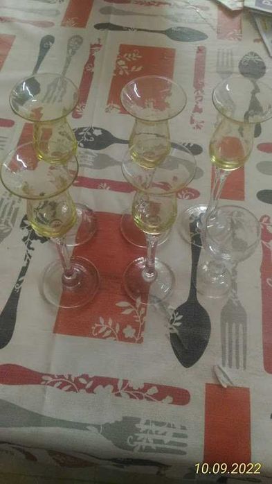 Vários copos, cálices, etc, etc