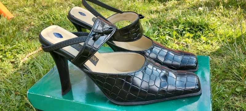 Czarne buty na obcasie rozm. 39 imitacja krokodylej skóry