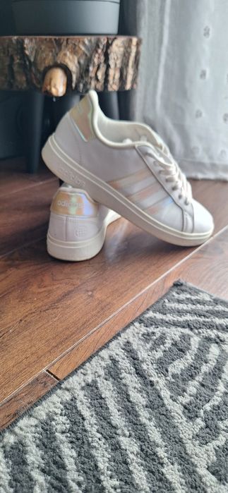 Buty Adidas snakersy grand court 2.0 K białe  38,5