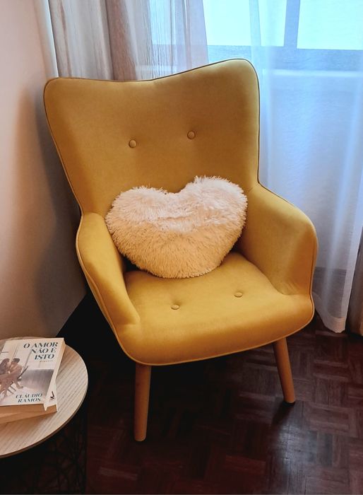 Elegante Poltrona em tecido