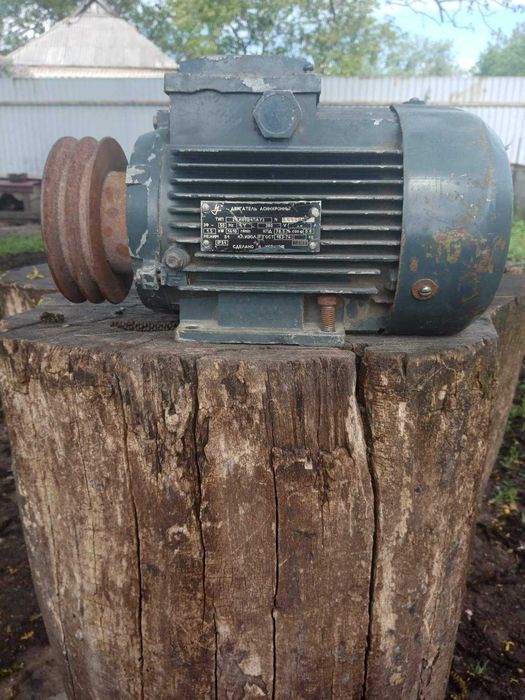 Електродвигун на три фази б/у