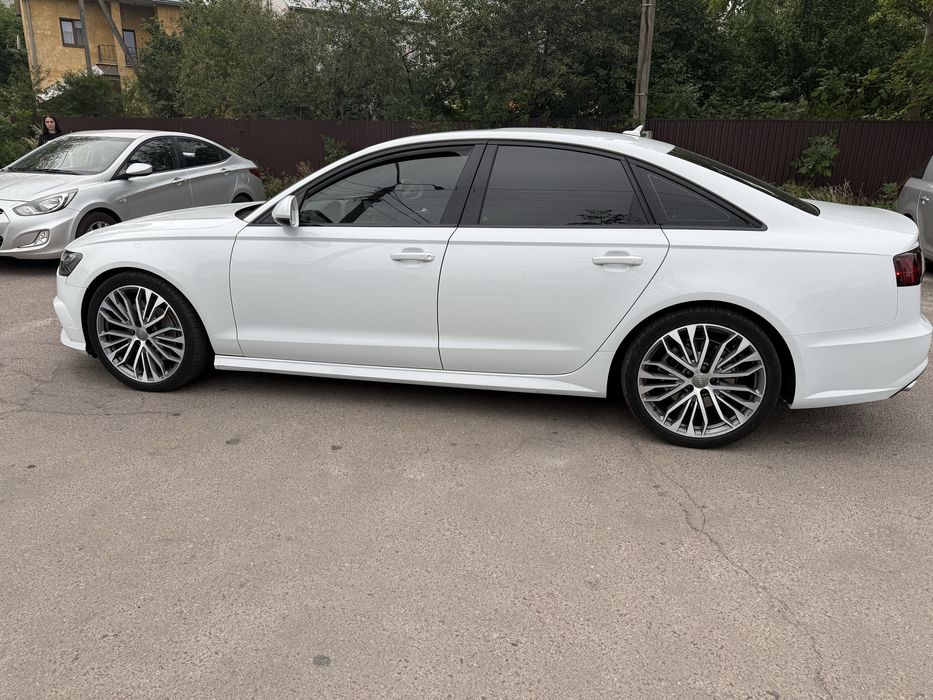 Audi A6 2016 VIN WAUG8AFC2HN013746 фото оголошення 4 з 8