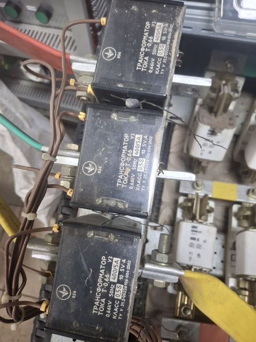 Запобіжники , рубильник.