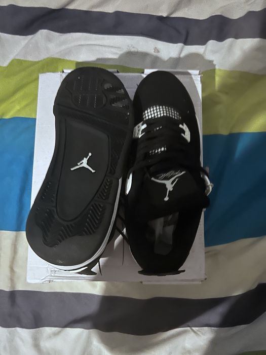 Jordan 4 white thunder
