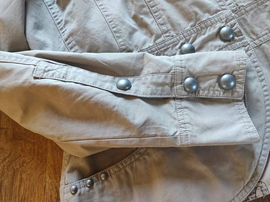 Marynarka w stylu militarnym