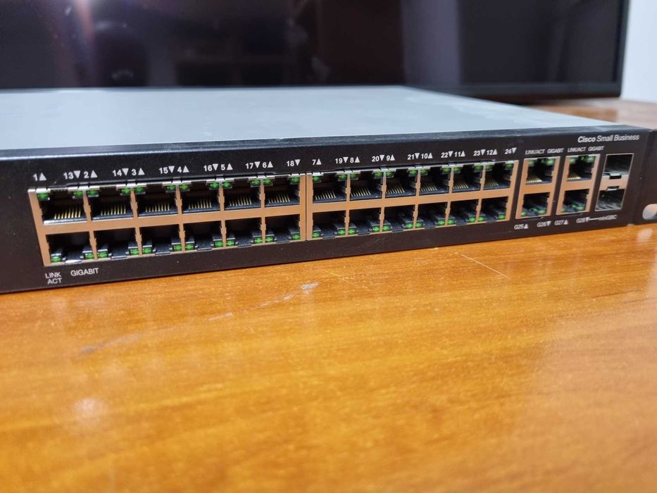 Switch Cisco SG300-28 Managed Switch 28 portów Gigabit – stan jak nowy