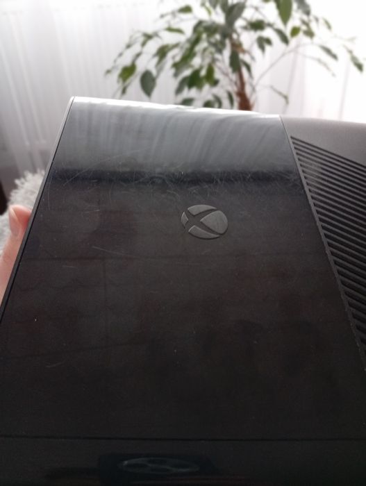 Konsola xbox 360 E - uszkodzony