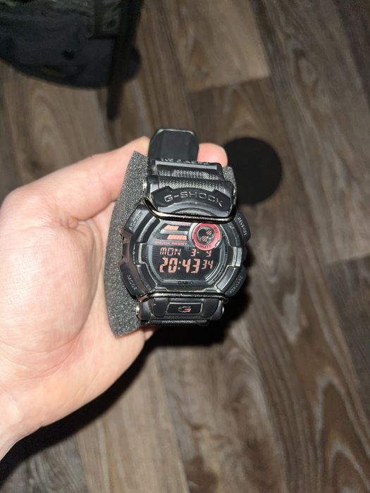 ЧасыCasio g-shock GD-400