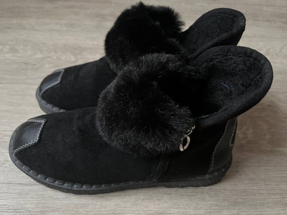 Продам зимние ботинки для девушки