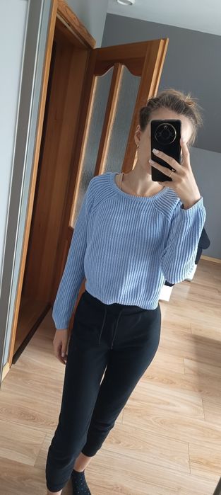 Niebieski sweter