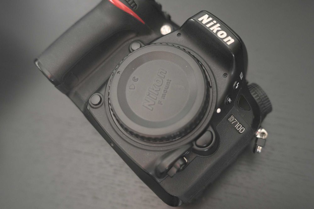Nikon D7100 (Em Bom  Estado)
