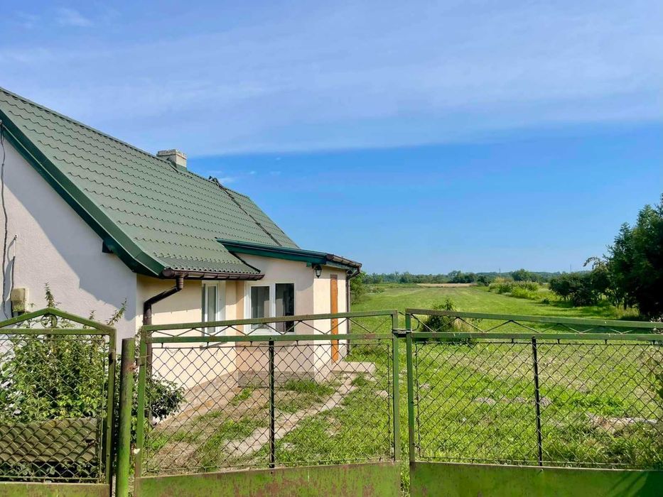Продаж компактного будинку з земельною ділянкою Буський район с. Полоничі  30км від Львова.