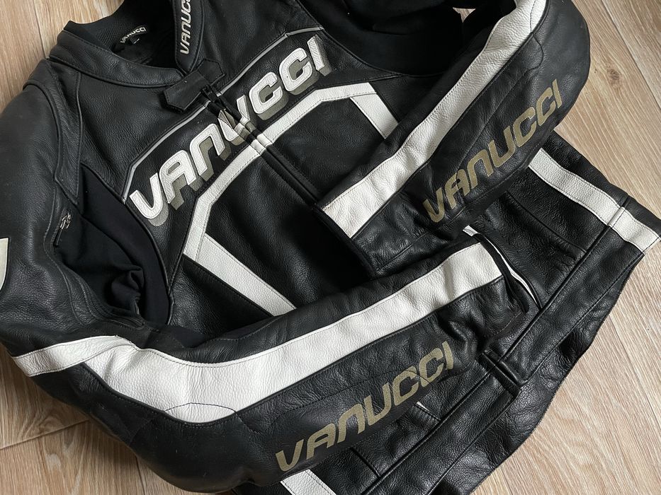 VANUCCI Топова мотокуртка в чудовому стані! 50-52 розмір