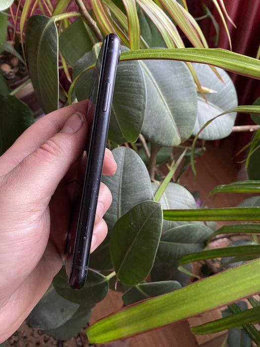 Айфон хр Iphone XR 64 в хорошем состоянии 87% батарейка