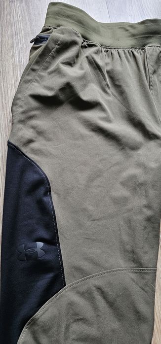 Under Armour spodnie męskie na siłownię rozmiar M wymiary na zdjęciach