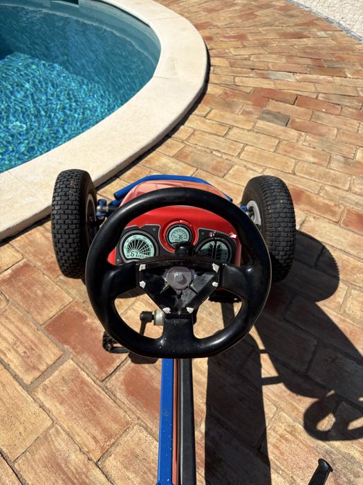 Carro com pedais Berg