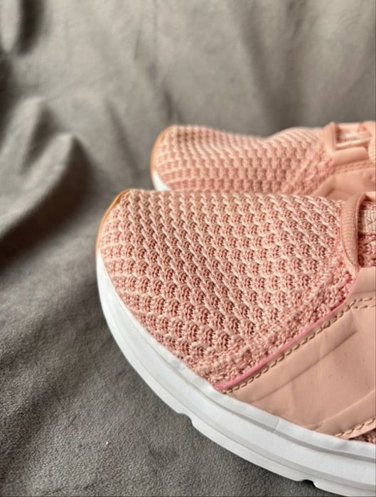 Продам кросівки красивий колір