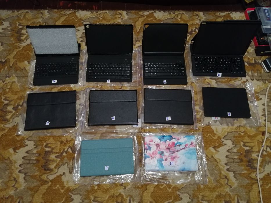 Блютуз клавиатура 4шт + 6шт чехлов, новые.