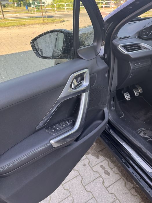 Sprzedam Peugeot 2008 aircross 2019 rok  1,5 Blue Hdi 120 tyś km