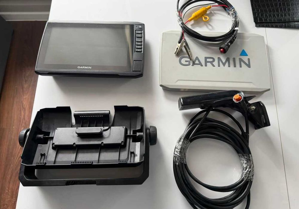 Echosonda Garmin 92sv UHD z przetwornikiem GT54UHD