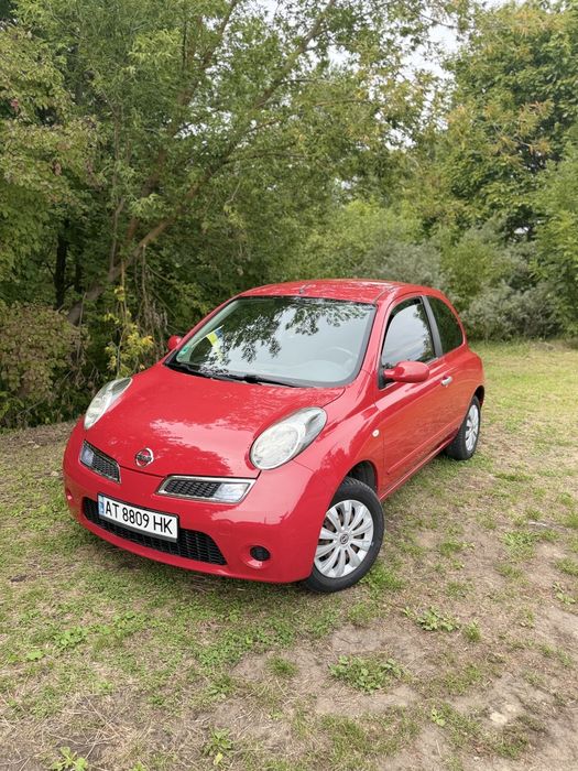 автомобіль Nissan Micra