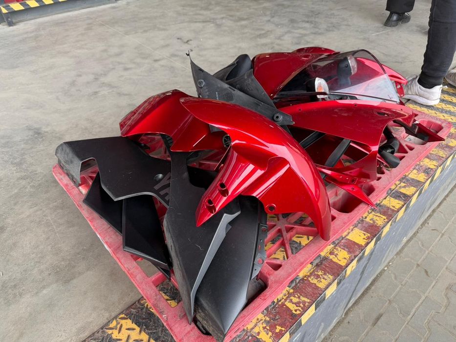 Ямаха р1 Yamaha r1 04-06 Пластик