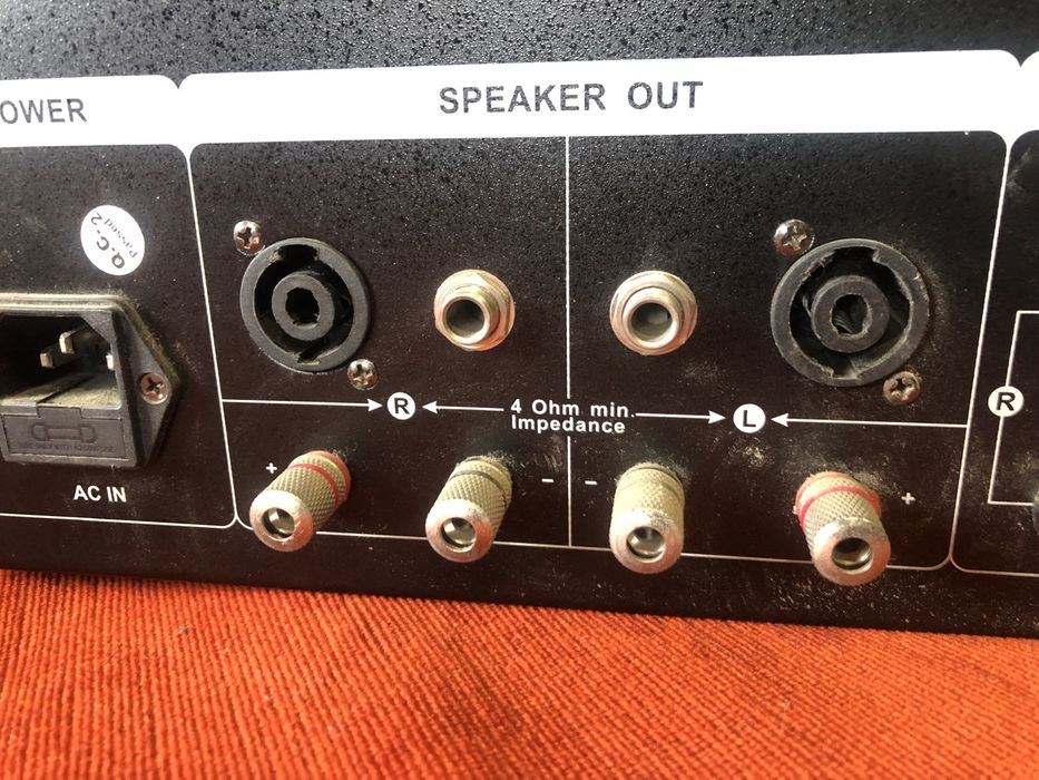 Amplificador 1000 Watts Skytec