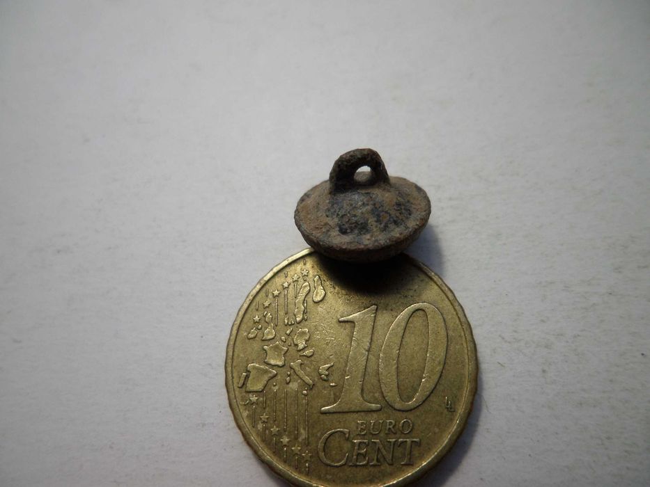 Botão antigo com 'Pedra' Preta