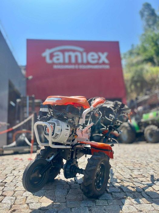 Motoenxada a gasolina STIHL MH 700 - Usada