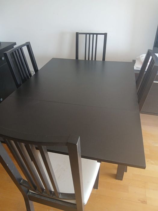 Mobilia de sala de refeições  marca IKEA