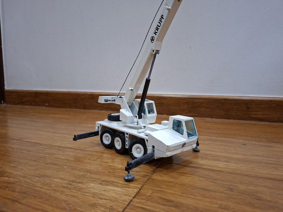 Model NZG 283 Żuraw teleskopowy Krupp KMK 3035 1:50 | Metal W. Germany