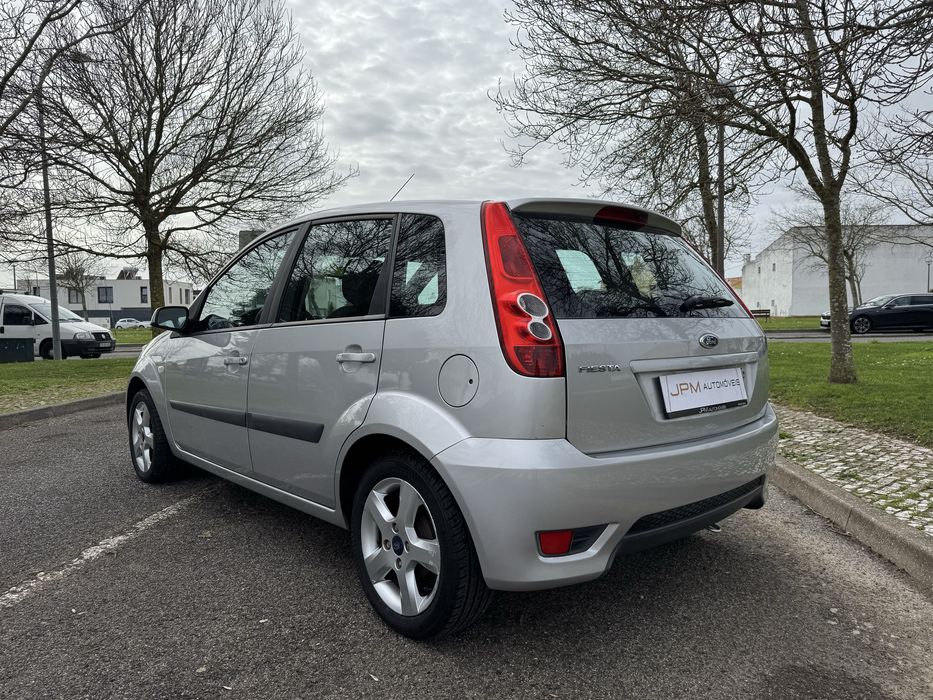 Ford Fiesta 1.25i - 100.000 Km - 18 Meses de Garantia
