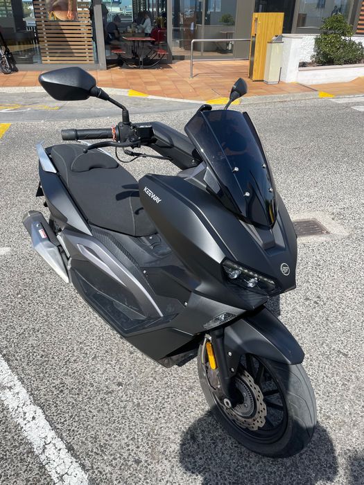 Estou vendendo minha scooter Keeway Vieste 300.