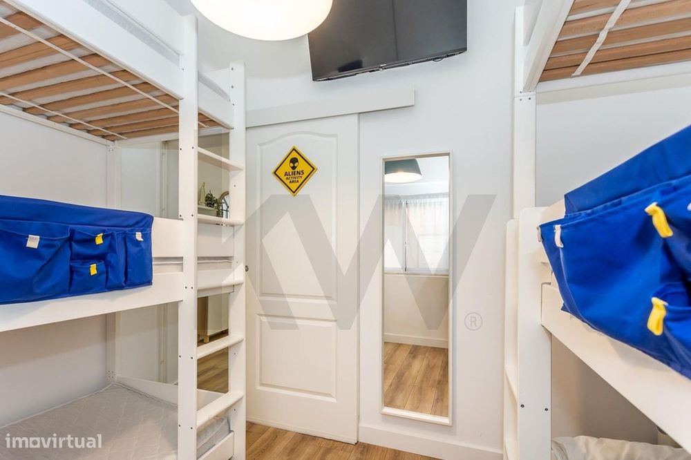 Apartamento T2 remodelado e mobilado no Bairro Alto — conforto e local