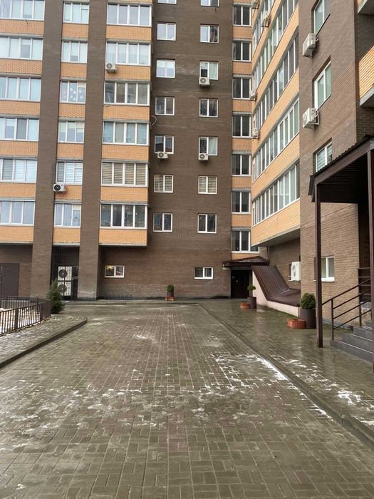 Продаж великої однокімнатної квартири в центрі міста. Галя