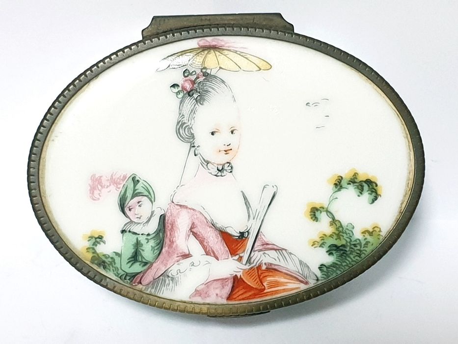 Lindissimas antigas caixas em porcelana esmaltadas à mão
