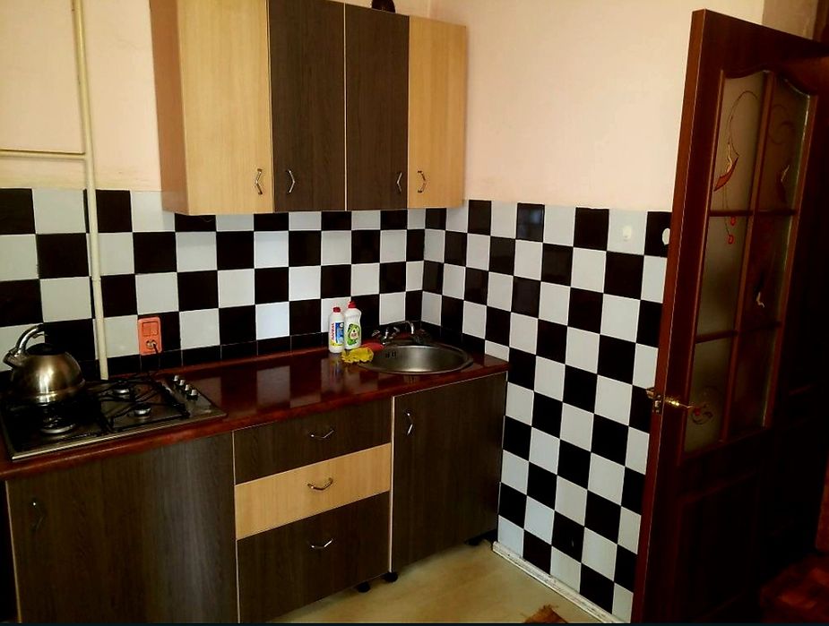 Для 1- 5 чол. на Скальда,15 (Комарова, Парковий проїзд), 1 кімн. кварт