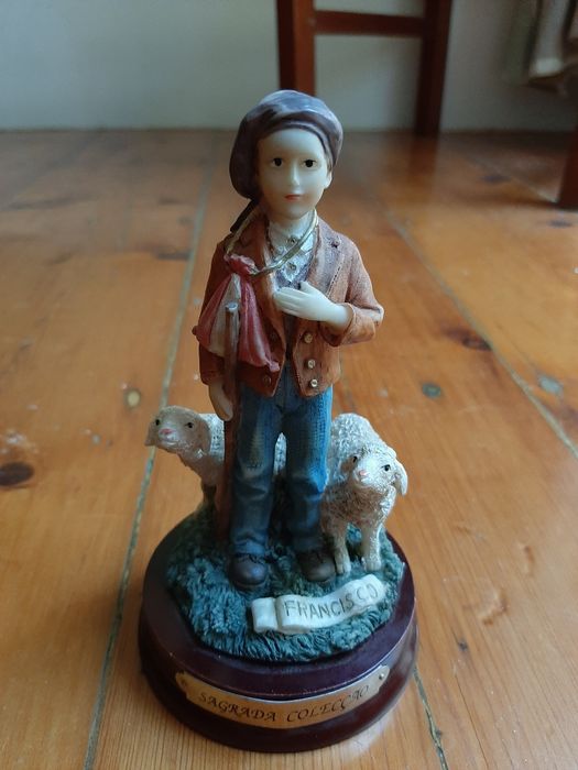 Estatueta Francisco em marfinite pintado à mão