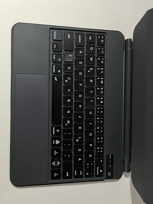 Klawiatura do iPad 10.9 / iPad Pro 11 (b. dobry stan)