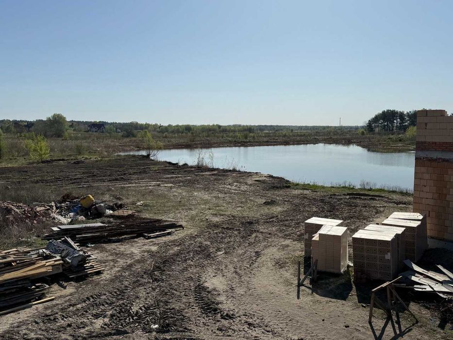 Будинок з видом на озеро та дизайнерським оздобленням!